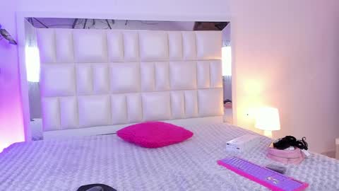 Snapshot of aradia_01 chatting on December 24, 2024, 5:27 am online show from December 24, 2024, 5:27 am