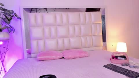 Snapshot of aradia_01 chatting on January 9, 2025, 7:21 am online show from January 9, 2025, 7:21 am