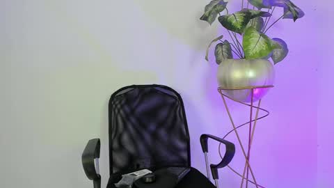 Snapshot of aradia_01 chatting on January 11, 2025, 5:20 am online show from January 11, 2025, 5:20 am