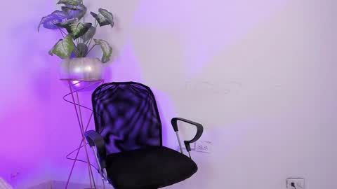 Snapshot of aradia_01 chatting on January 18, 2025, 6:03 am online show from January 18, 2025, 6:03 am