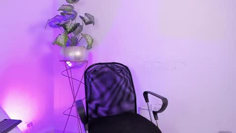 Snapshot of aradia_01 chatting on January 19, 2025, 5:26 am online show from January 19, 2025, 5:26 am