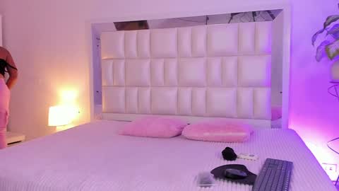 Snapshot of aradia_01 chatting on January 24, 2025, 5:10 am online show from January 24, 2025, 5:10 am