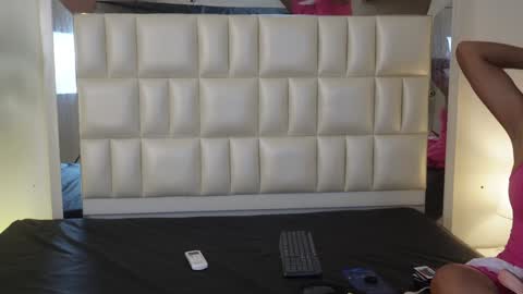 Snapshot of aradia_01 chatting on January 25, 2025, 3:09 am online show from January 25, 2025, 3:09 am