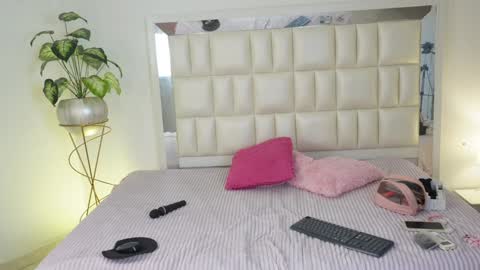 Snapshot of aradia_01 chatting on January 26, 2025, 8:36 am online show from January 26, 2025, 8:36 am