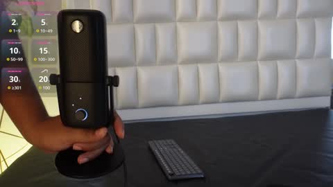 Snapshot of aradia_01 chatting on February 6, 2025, 2:33 am online show from February 6, 2025, 2:33 am