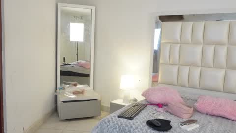 Snapshot of aradia_01 chatting on February 7, 2025, 7:40 am online show from February 7, 2025, 7:40 am