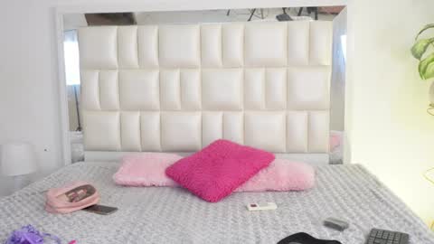 Snapshot of aradia_01 chatting on February 16, 2025, 5:26 am online show from February 16, 2025, 5:26 am