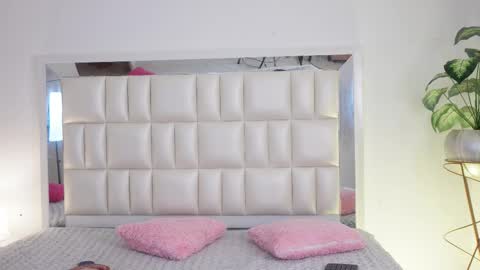 Snapshot of aradia_01 chatting on February 18, 2025, 4:48 am online show from February 18, 2025, 4:48 am