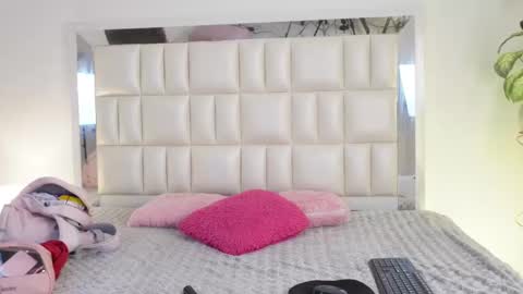 Snapshot of aradia_01 chatting on February 23, 2025, 4:50 am online show from February 23, 2025, 4:50 am