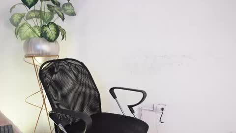 Snapshot of aradia_01 chatting on February 27, 2025, 7:44 am online show from February 27, 2025, 7:44 am