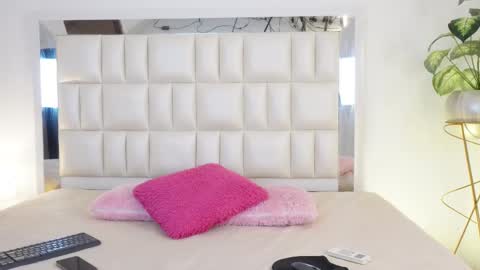 Snapshot of aradia_01 chatting on March 2, 2025, 6:16 am online show from March 2, 2025, 6:16 am