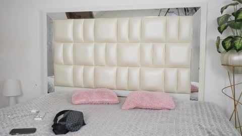 Snapshot of aradia_01 chatting on September 11, 2025, 5:29 am online show from September 11, 2025, 5:29 am