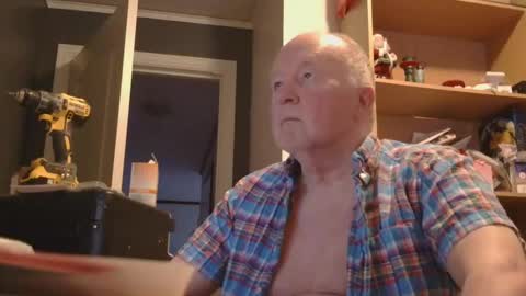 Snapshot of arcticman44 chatting on April 19, 2026, 7:05 pm arcticman44 online show from April 19, 2026, 7:05 pm