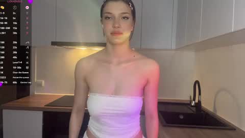 Caroline online show from April 17, 2026, 7:06 pm