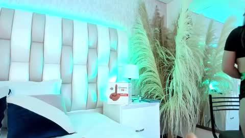 ari_lynn_ online show from March 18, 2026, 3:20 am