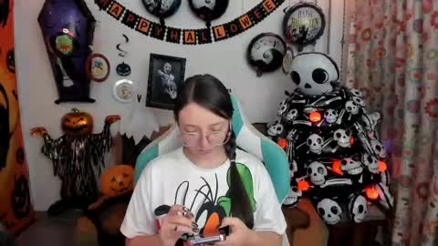 Linda online show from October 7, 2025, 3:04 am