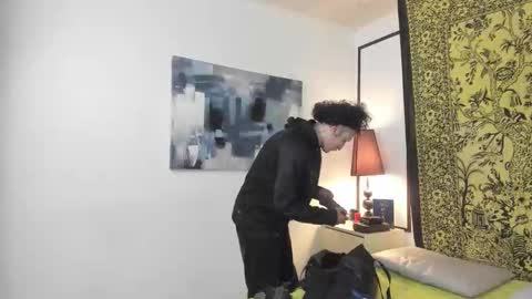 aria y orien  online show from November 18, 2025, 11:03 am