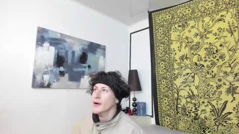 aria y orien  online show from November 19, 2025, 11:10 am