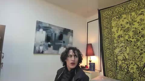 aria y orien  online show from December 5, 2025, 10:57 am