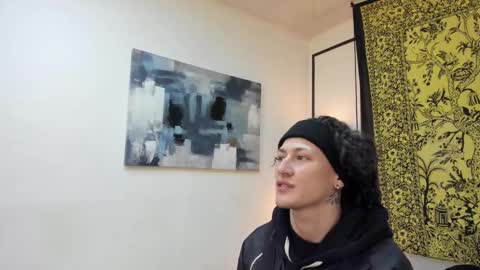 aria y orien  online show from December 17, 2025, 11:05 am