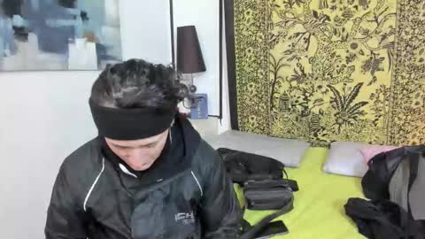 aria y orien  online show from December 18, 2025, 11:05 am