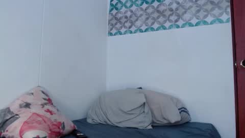 AriaBronw online show from November 5, 2025, 1:44 pm