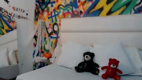 Snapshot of aria_martiin chatting on October 17, 2025, 12:19 pm aria online show from October 17, 2025, 12:19 pm