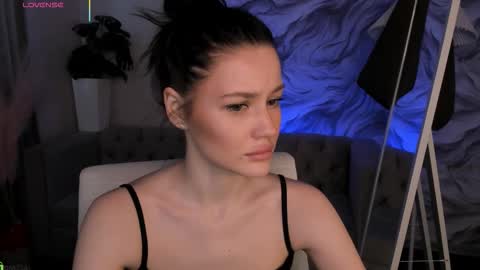 aria_mila online show from March 23, 2026, 4:27 am