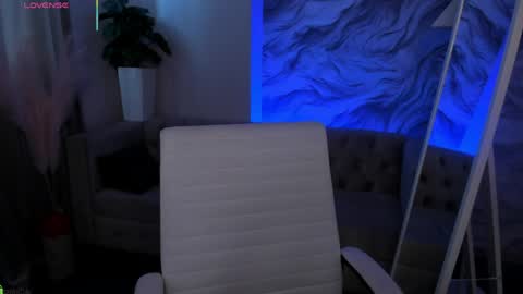 aria_mila online show from April 15, 2026, 3:24 am