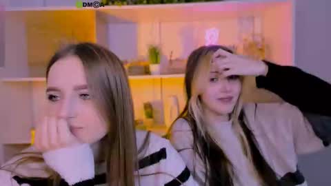 Luna online show from October 10, 2025, 7:13 pm