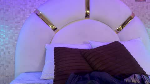 aria_sm online show from November 21, 2025, 7:12 pm