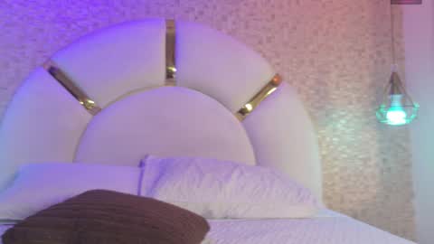 aria_sm online show from November 23, 2025, 7:13 pm