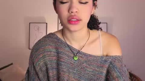 ariaa_23 online show from September 28, 2025, 1:27 pm