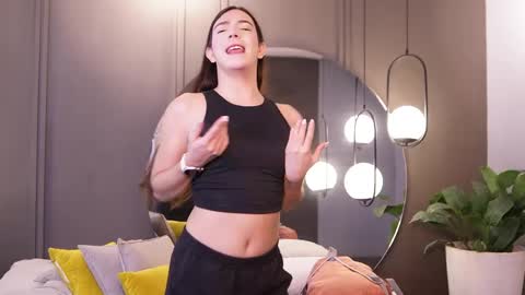 Ariaa online show from April 15, 2026, 6:48 pm