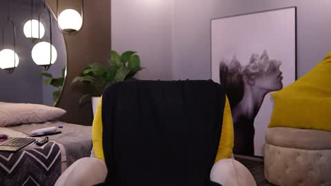 Ariaa online show from April 16, 2026, 9:39 pm