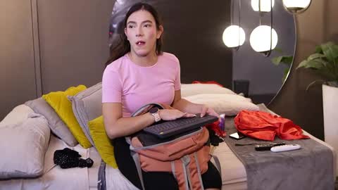 Snapshot of ariaa_isabell chatting on April 20, 2026, 6:42 pm Ariaa online show from April 20, 2026, 6:42 pm
