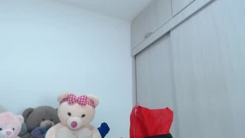 ariacoral online show from October 29, 2025, 2:19 pm