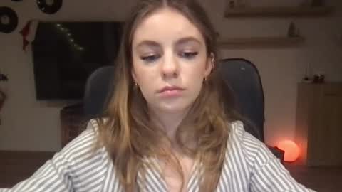 AriaCreazy online show from December 19, 2024, 9:49 pm