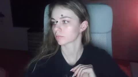 AriaCreazy online show from March 4, 2026, 9:43 pm