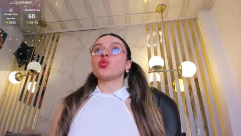 aria  online show from November 21, 2025, 7:34 pm