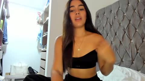 Snapshot of ariamontgomeryyy chatting on December 21, 2024, 3:47 am Aria Montgomery online show from December 21, 2024, 3:47 am