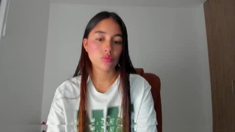 Snapshot of ariamontgomeryyy chatting on October 27, 2025, 3:32 am Aria Montgomery online show from October 27, 2025, 3:32 am