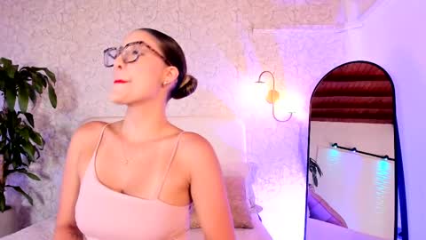 Aria online show from September 9, 2025, 7:35 pm