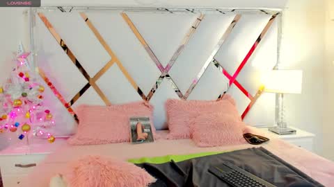 Ariana  online show from December 15, 2024, 12:38 pm