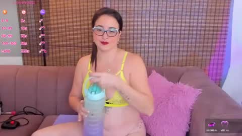 Snapshot of ariana_cross_ chatting on December 3, 2024, 1:10 pm Ariana Cruz online show from December 3, 2024, 1:10 pm