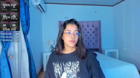 Snapshot of ariana_pierce chatting on December 10, 2024, 1:32 am Ariana online show from December 10, 2024, 1:32 am