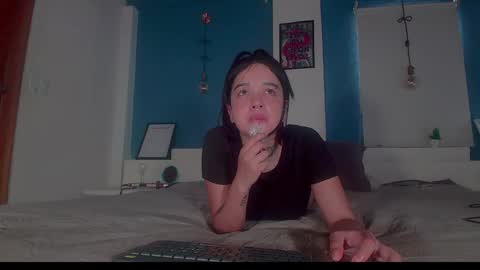 ariana_whitee online show from November 17, 2025, 2:34 pm