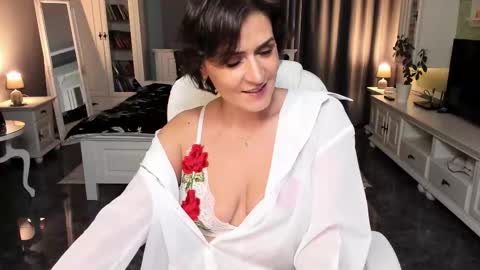 Ana online show from November 5, 2025, 3:12 pm