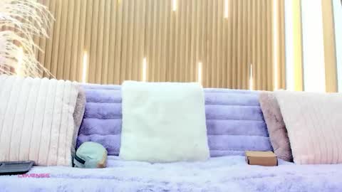 Ari  online show from November 30, 2025, 12:42 pm