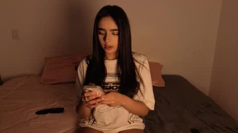 ariandbela__ online show from October 8, 2025, 4:43 am